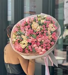 Букет "Комо" из спрей роз и эвкалипта