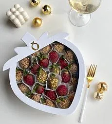 Клубничная композиция "Клубничный рай" клубника в молочном шоколаде