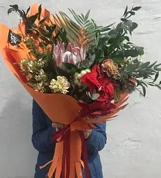 Букет "Тропикана" из гвоздик, Амариллиса, протеи и эвкалипта