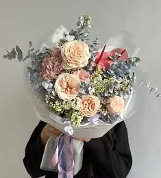 Букет "Isotta" из гортензии, сирени, роз и антуриума