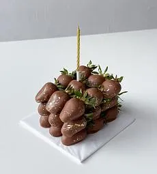 Клубничный торт композиция из клубники в молочном шоколаде