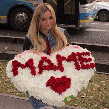 Сердце Маме из хризантемы и голландской розы 1