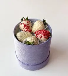 Клубничный бокс "Фэнни" клубника в белом шоколаде