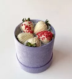 Клубничный бокс "Фэнни" клубника в белом шоколаде