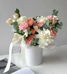 Композиция "Мистическая Роза" из гвоздик и роз в коробке