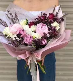 КОМПОЗИЦИЯ "СОЛЕ" из роз и фрезий