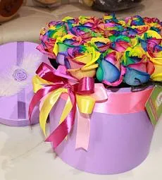 Тубус с пером и радужной розой