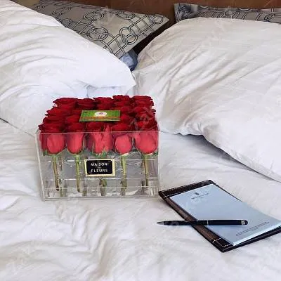 Голландские розы в стеклянной коробке maison des FLEURS 4