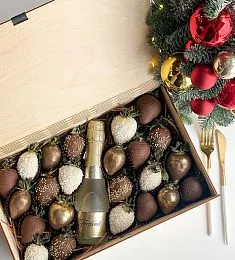 Клубничный бокс "Праздник вкуса" клубника в шоколаде и мини шампанское