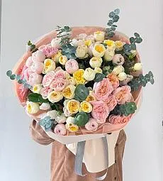 Букет "Мерлин" из спрей роз и эвкалипта Букет "Мерлин" из спрей роз и эвкалипта