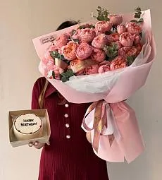 Сет "Огненный" букет из 7 пионовидных спрей роз и бенто тортик  Сет "Огненный" букет из 7 пионовидных спрей роз и бенто тортик