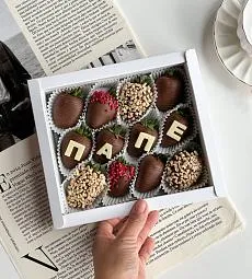 Клубничный бокс "Папе" клубника в итальянском молочном шоколаде. 